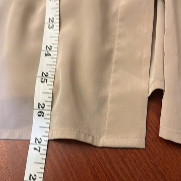 Vintage Women’s Silky Blouse Button Down Bow Tie Beige Size 16 - Picture 10 of 15
